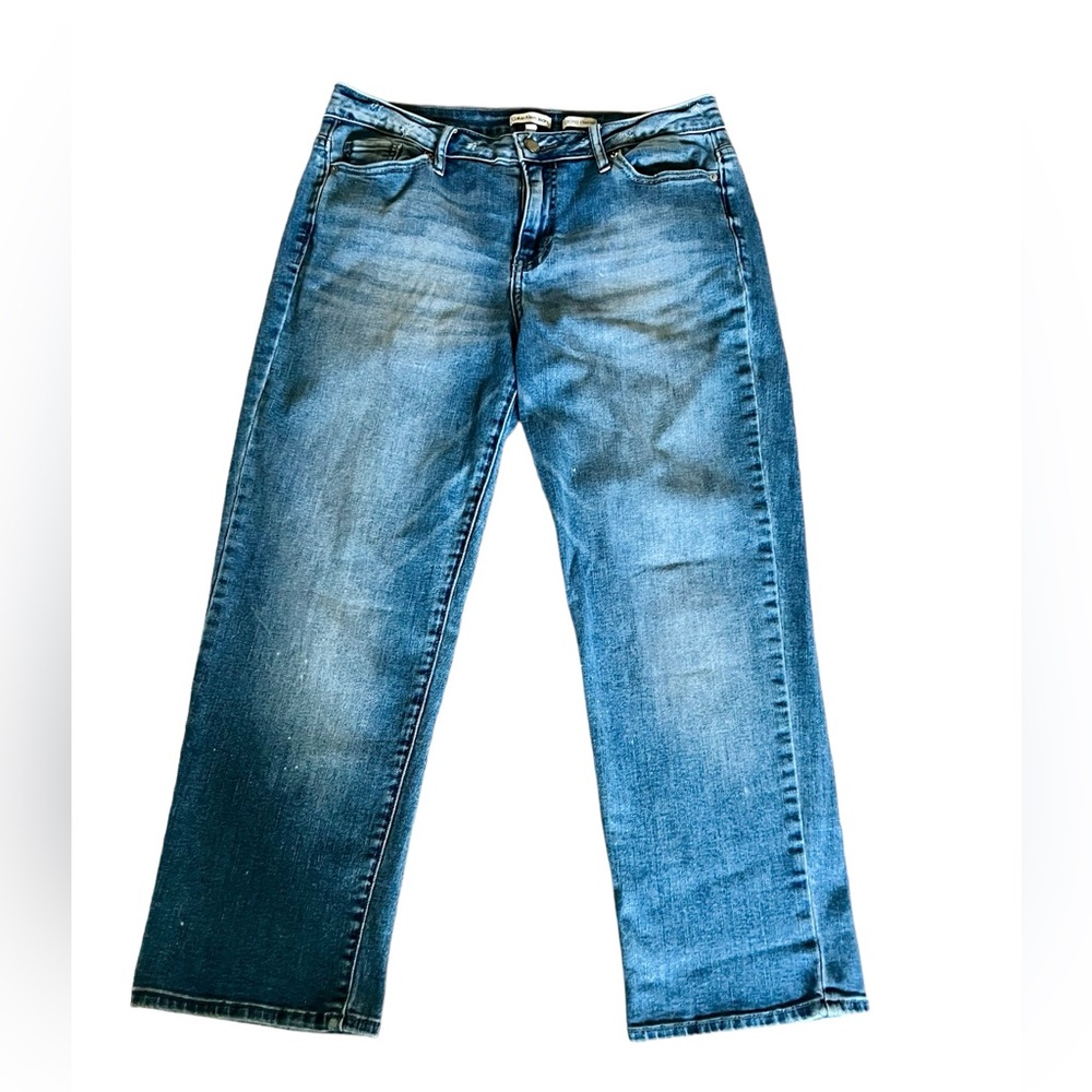 Calvin Klein cropped strait jeans size 8 medium wash.